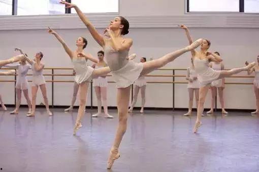 开场舞成人舞蹈动作视频,成人舞蹈开场舞动作解析