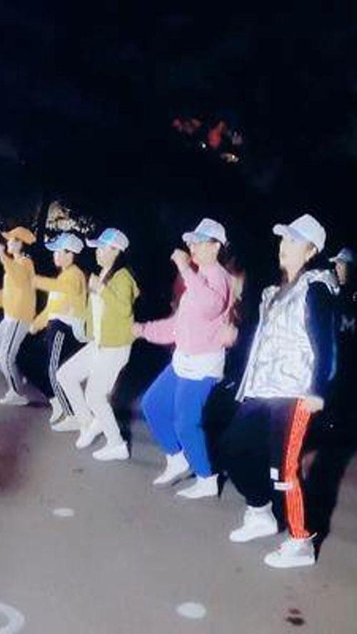 成人广场舞群舞优秀视频,广场舞群舞风采展示