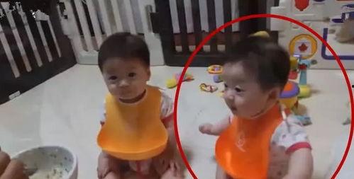 三胞胎小孩吃瓜视频,萌态十足引网友热议