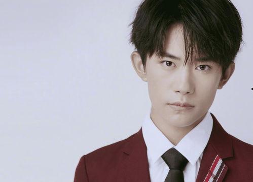 吃瓜小熊易烊千玺视频,萌态十足引网友热议