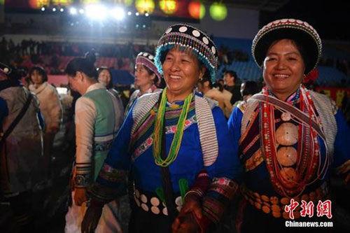 傈僳族小哥吃瓜视频大全,趣味横生的民族风情展示