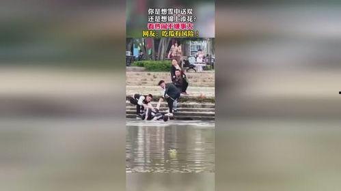 人群吃瓜群众的视频